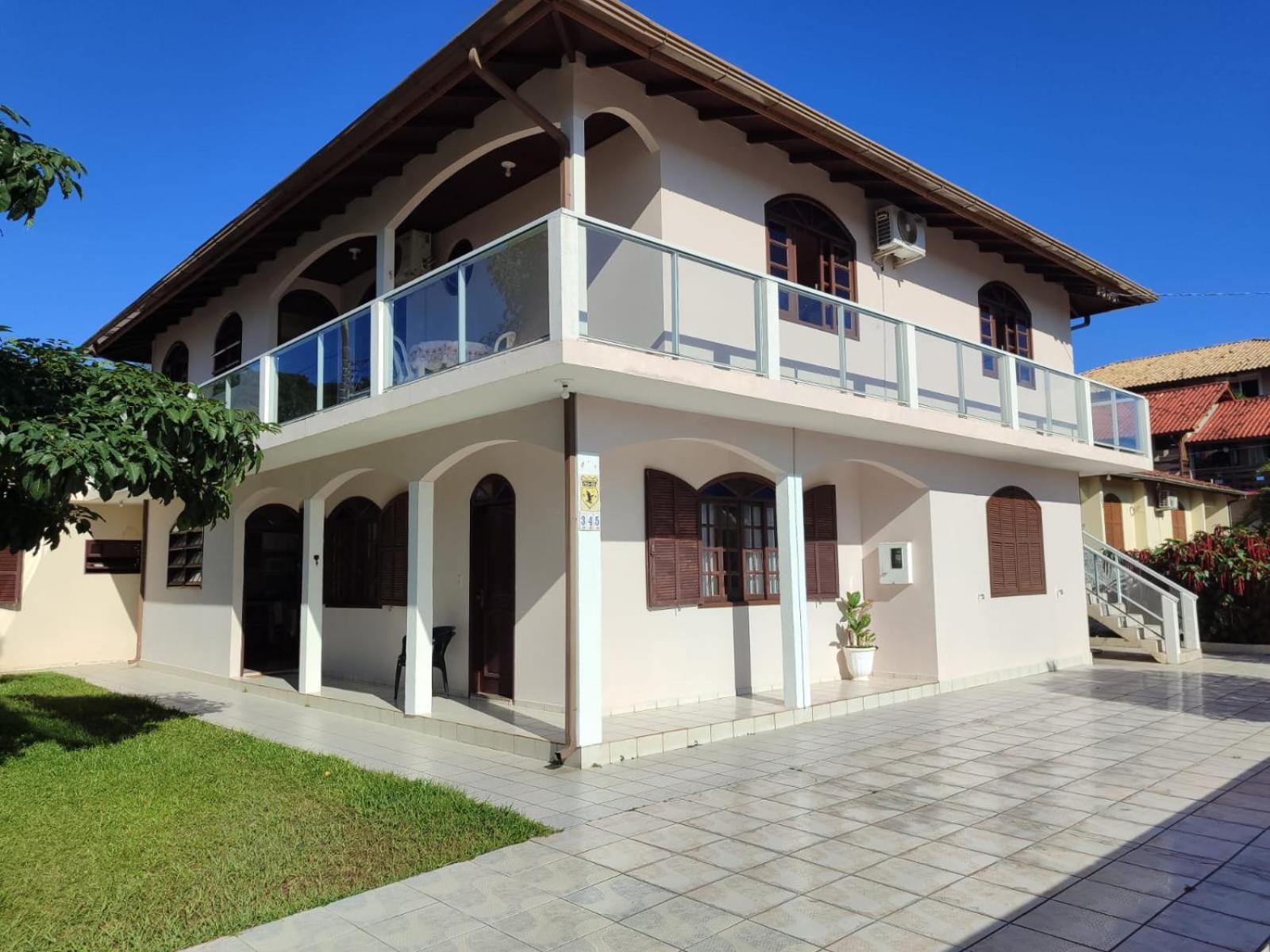 De 2 Dormitórios Apartamento *